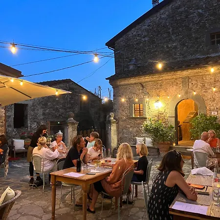 Agriturismo Luna Di Quarazzana In Tuscany Agroturismo *
